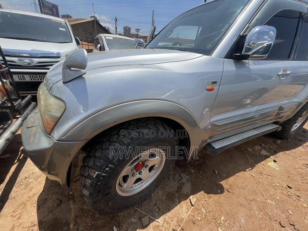Mitsubishi Pajero 2002 Silver