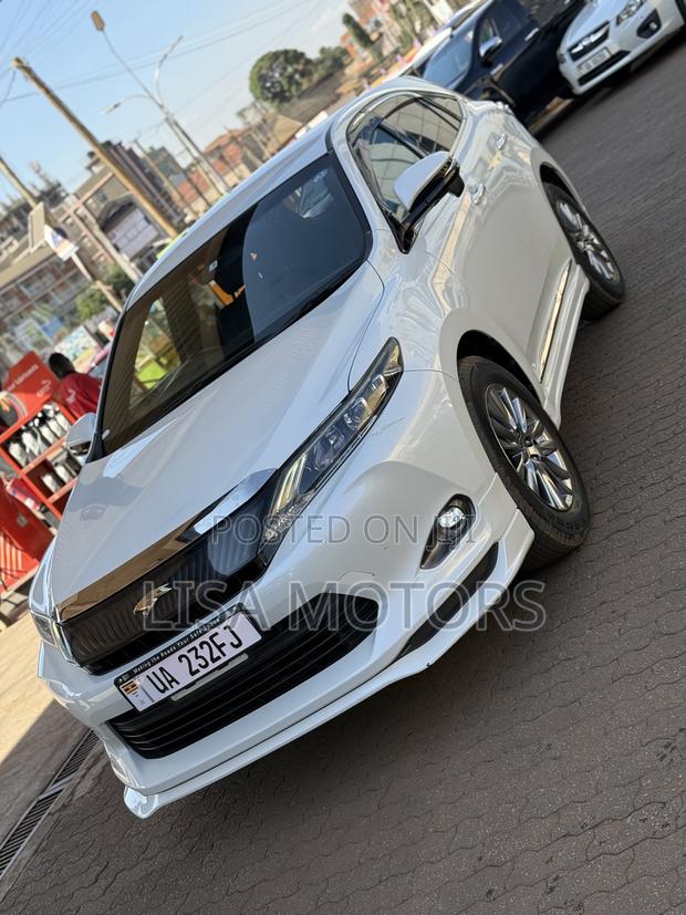 Toyota Harrier 2.0 2016 White