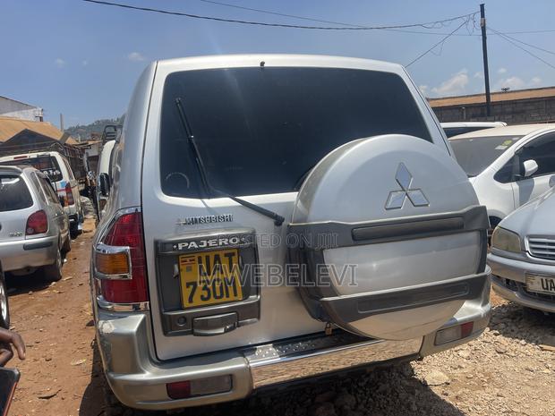 Mitsubishi Pajero 2002 Silver