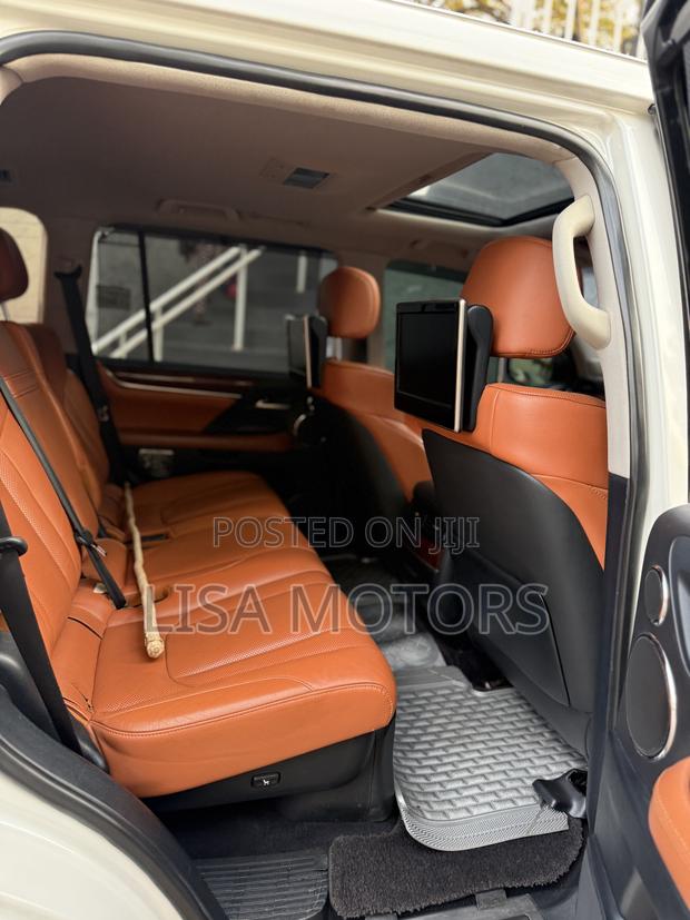 Lexus LX 570 AWD 2018 White