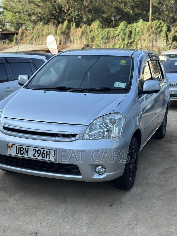 Toyota Raum 2008 Silver