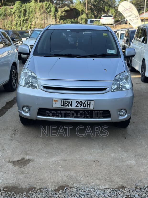 Toyota Raum 2008 Silver