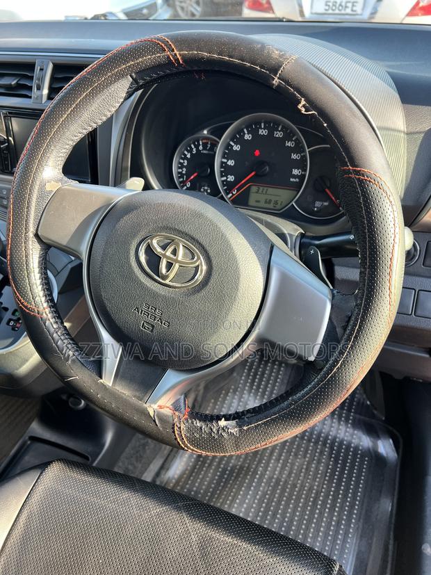 Toyota Ractis 1.5 AWD 2014 Silver