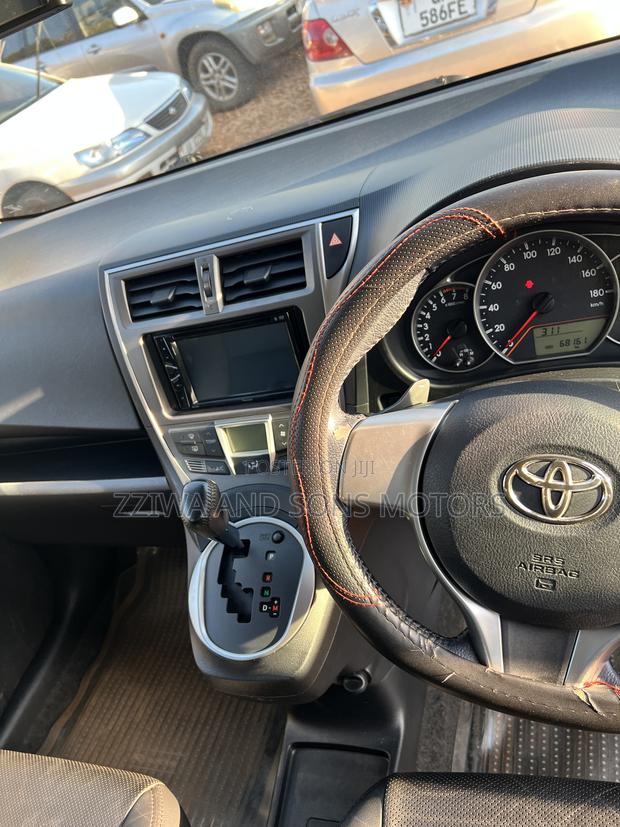 Toyota Ractis 1.5 AWD 2014 Silver