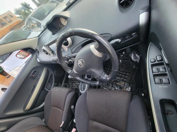 Toyota IST 2007 Red