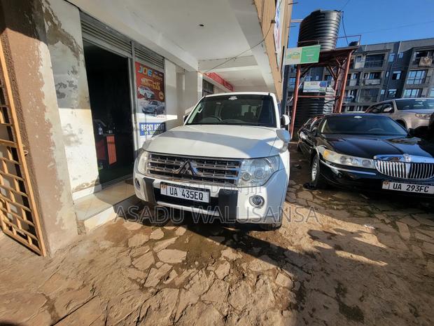 Mitsubishi Pajero 2015 White