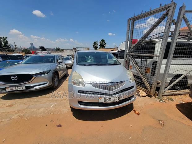 Toyota Ractis 2011 Silver