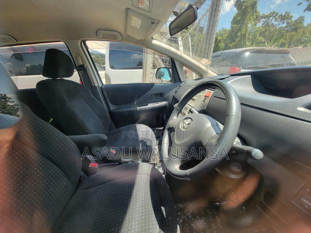 Toyota Ractis 2011 Silver
