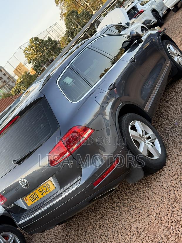 Volkswagen Touareg V6 Sport 2013 Gray