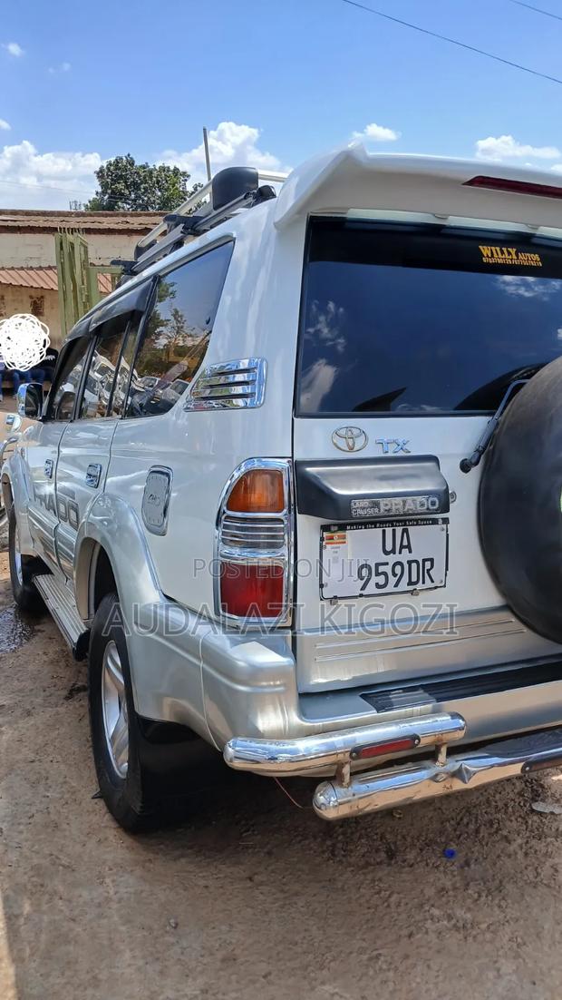 Toyota Land Cruiser Prado 2002 White