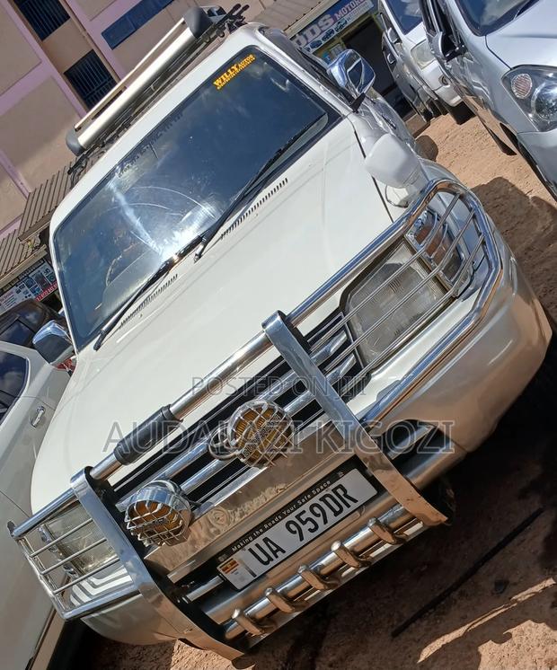Toyota Land Cruiser Prado 2002 White