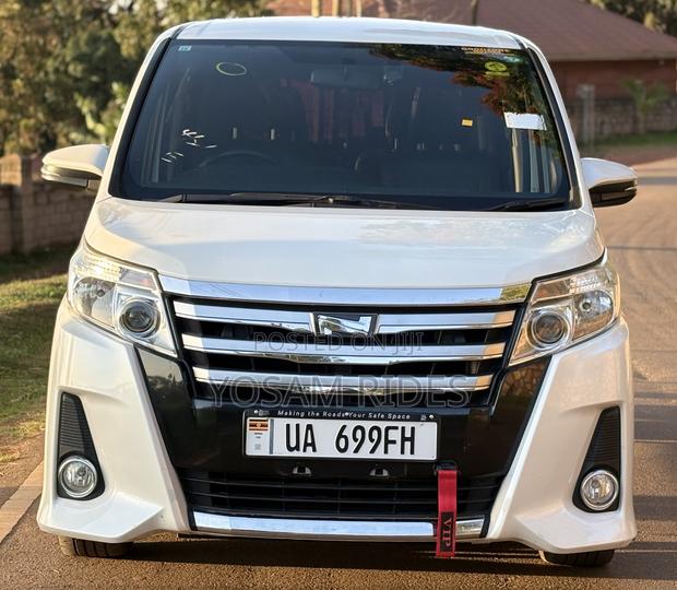 Toyota Noah 2.0 FWD (7 Seater) 2015 White