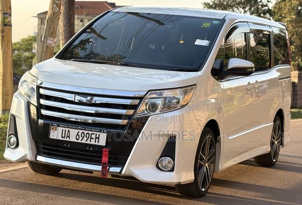 Toyota Noah 2.0 FWD (7 Seater) 2015 White