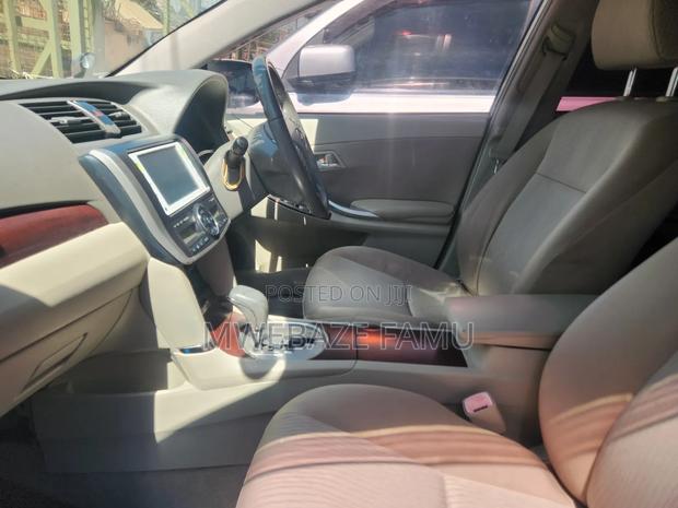 Toyota Noah 2012