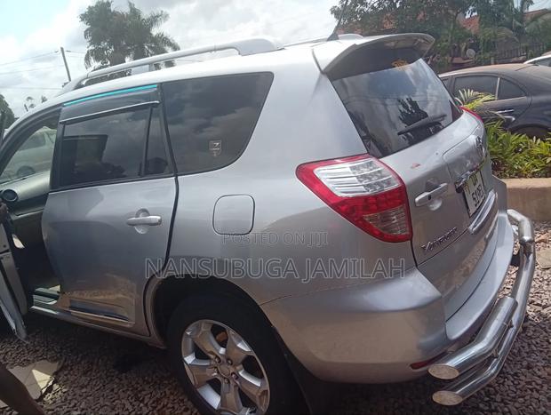 Toyota Vanguard 2009 Silver