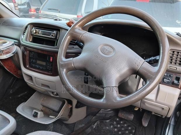 Toyota Regius 1998 Gray