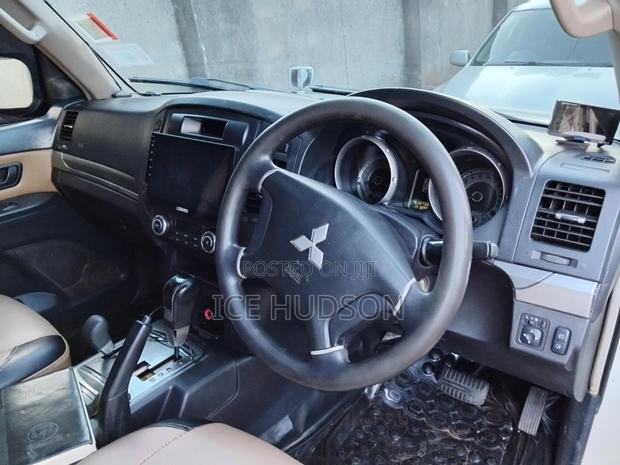 Mitsubishi Pajero 2007 White