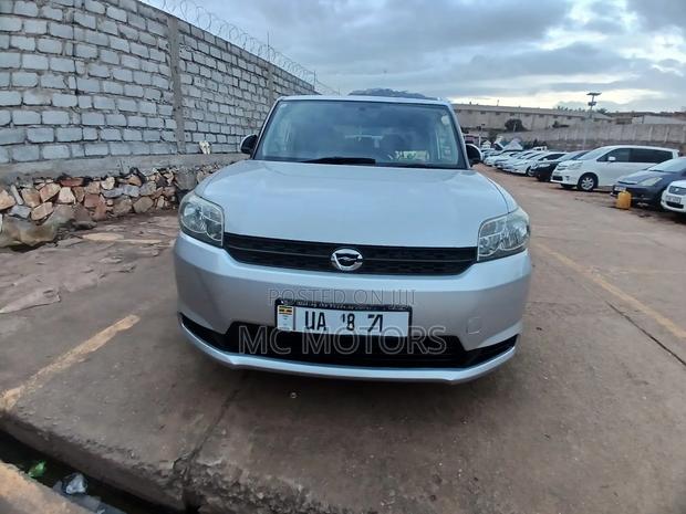 Toyota Corolla Rumion 2011 Silver