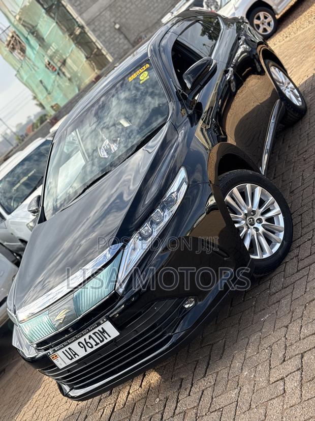 Toyota Harrier 2.0 2017 Black