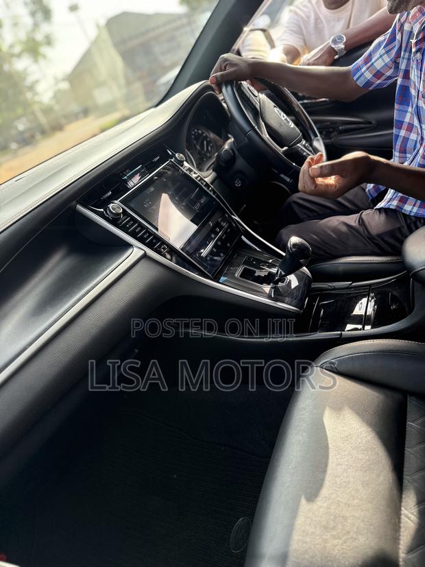 Toyota Harrier 2.0 2017 Black