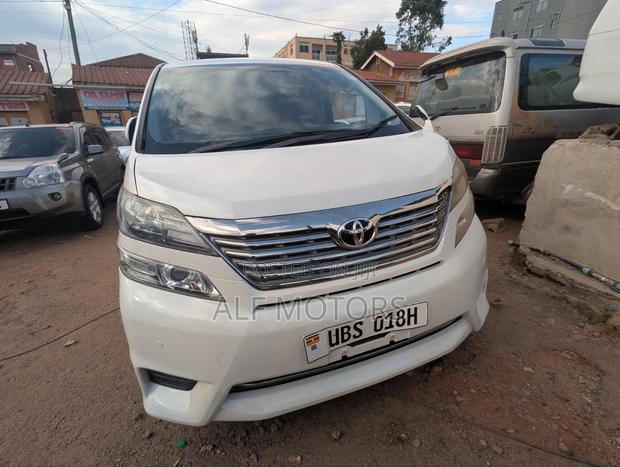 Toyota Vellfire 2010 White