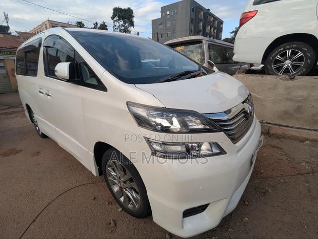 Toyota Vellfire 2010 White