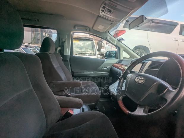 Toyota Vellfire 2010 White