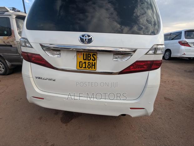 Toyota Vellfire 2010 White
