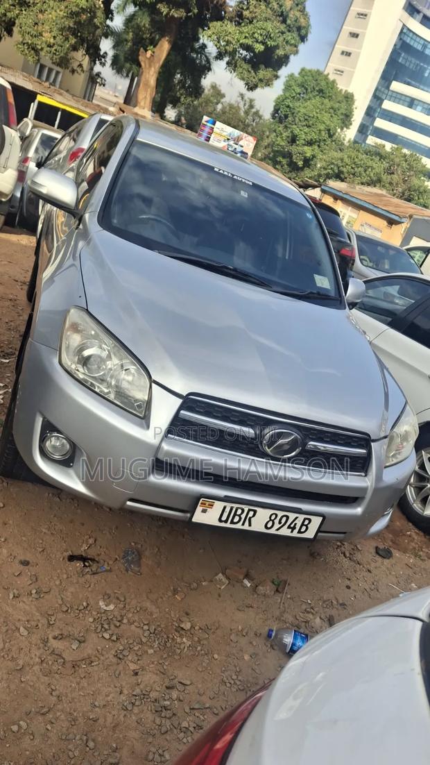 Toyota RAV4 2010 Silver