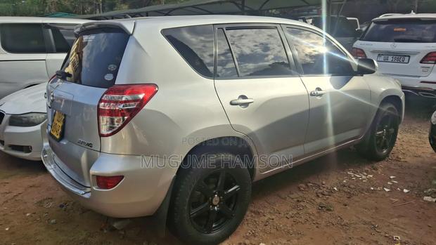 Toyota RAV4 2010 Silver