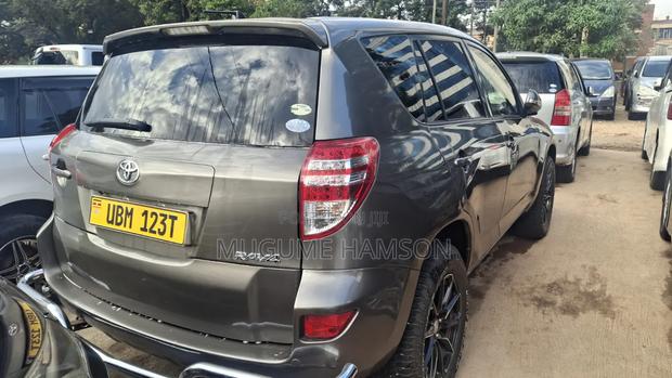 Toyota RAV4 2011 Silver