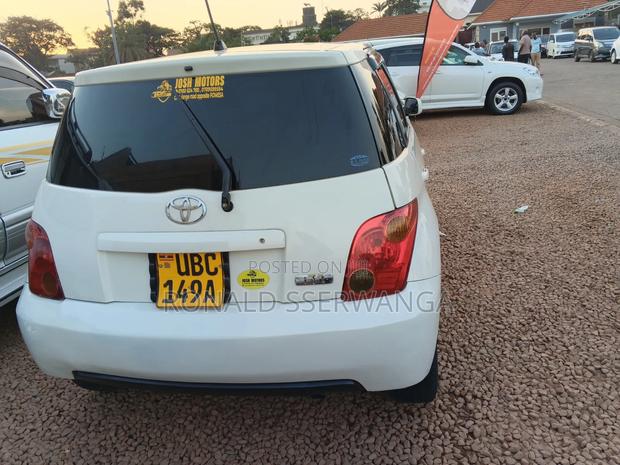 Toyota IST 2006