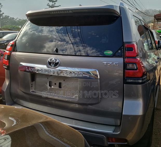 Toyota Land Cruiser Prado 2018 Gray