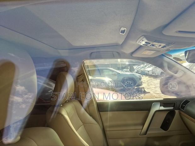 Toyota Land Cruiser Prado 2018 Gray