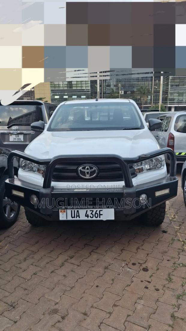Toyota Hilux 2022 White