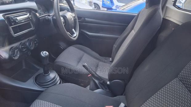 Toyota Hilux 2022 White