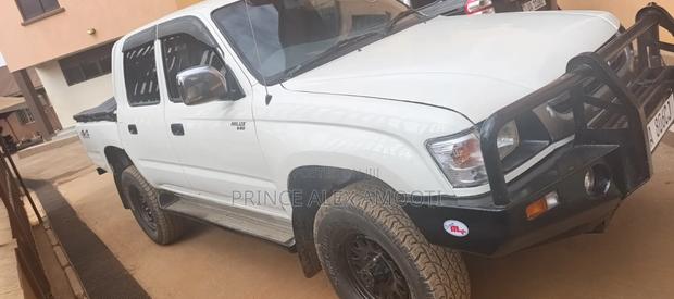 Toyota Hilux 1998 White