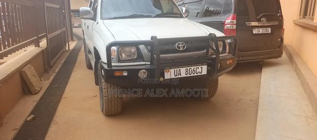 Toyota Hilux 1998 White