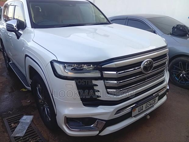 Toyota Land Cruiser 2023 White