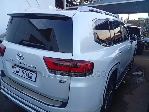 Toyota Land Cruiser 2023 White