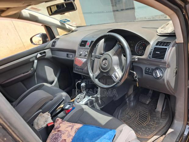 Volkswagen Touran 2011 Black