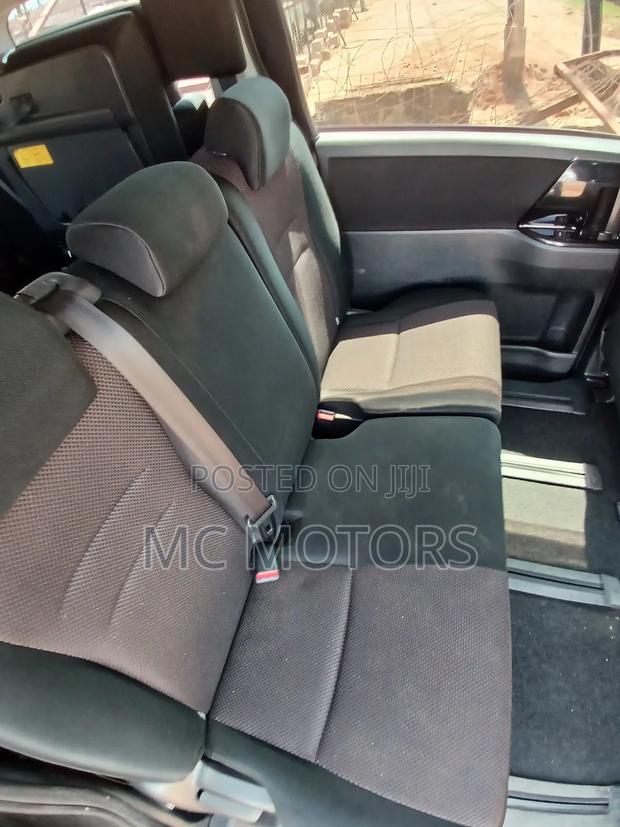 Toyota Noah 2012 Black