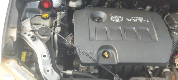 Toyota Corolla Rumion 2010 Silver