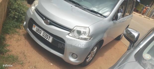 Toyota Sienta 2010 Silver