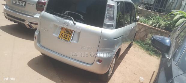 Toyota Sienta 2010 Silver