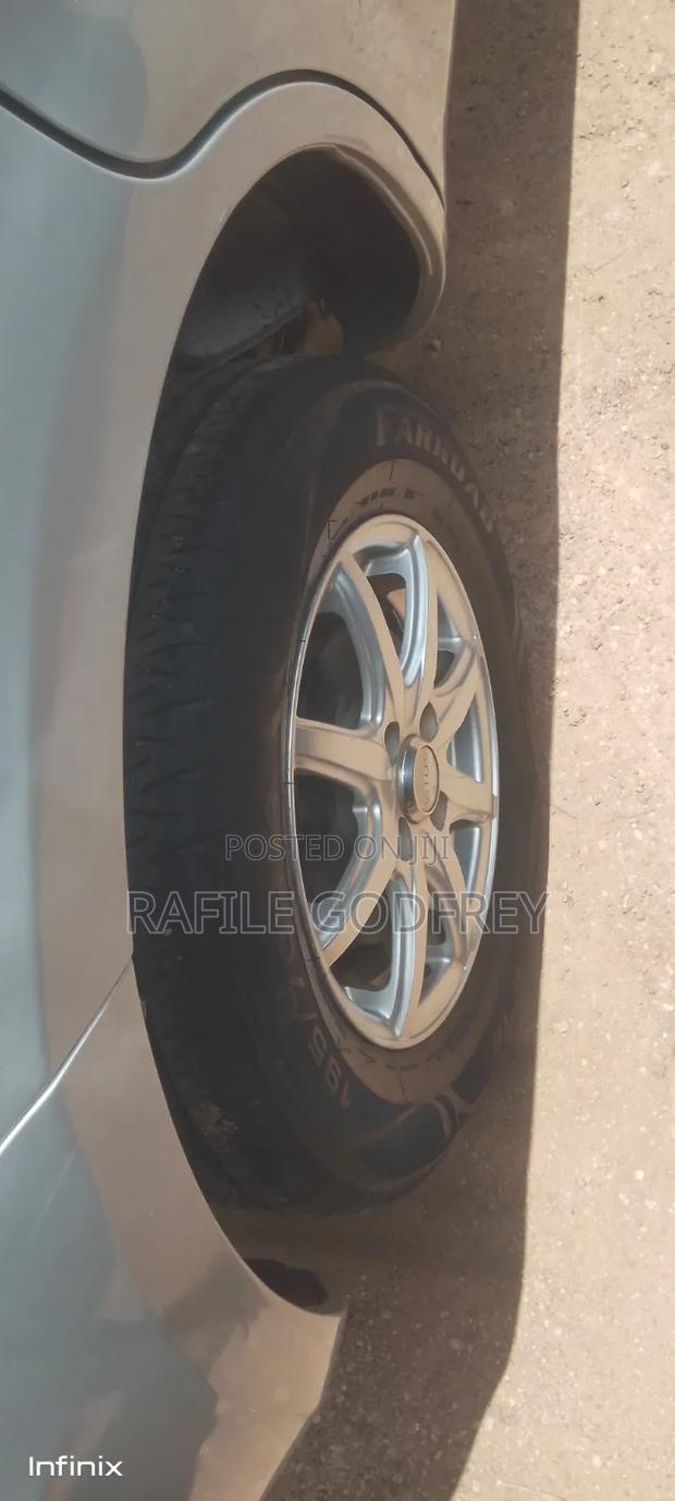 Toyota Sienta 2010 Silver