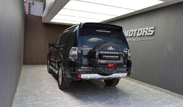Mitsubishi Pajero 2011 Black