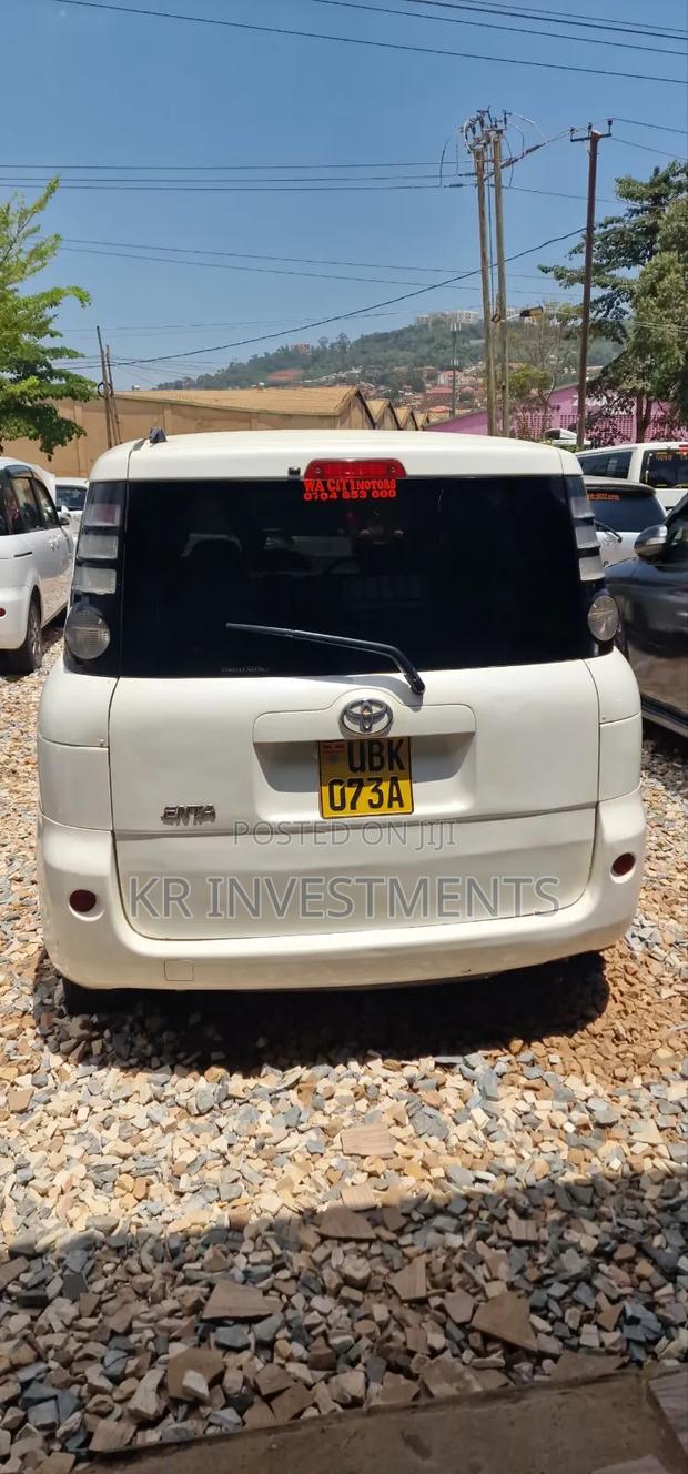 Toyota Sienta 2007 White