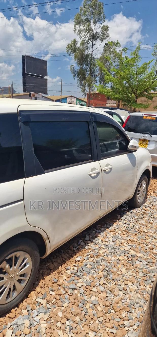 Toyota Sienta 2007 White