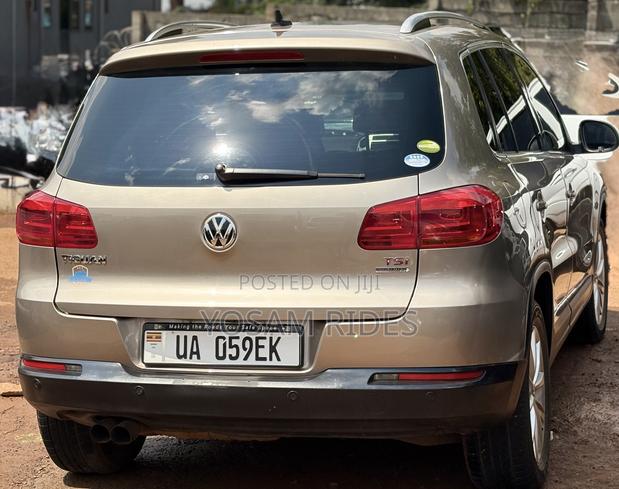 Volkswagen Tiguan 2.0 S 4Motion 2012 Gold